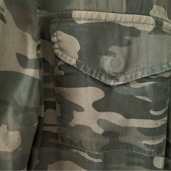 Sanctuary Womens Green Camo Utility Jacket Size Small Raw Edge Trim Outdoor - Picture 5 of 9